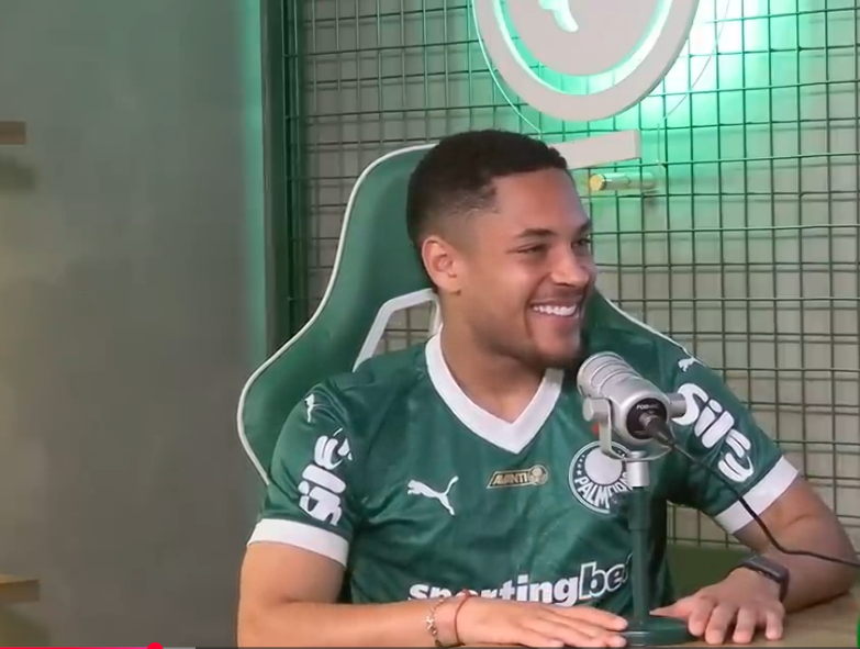 Vitor Roque acelera recuperação no Palmeiras e abre mão das férias para voltar aos gramados