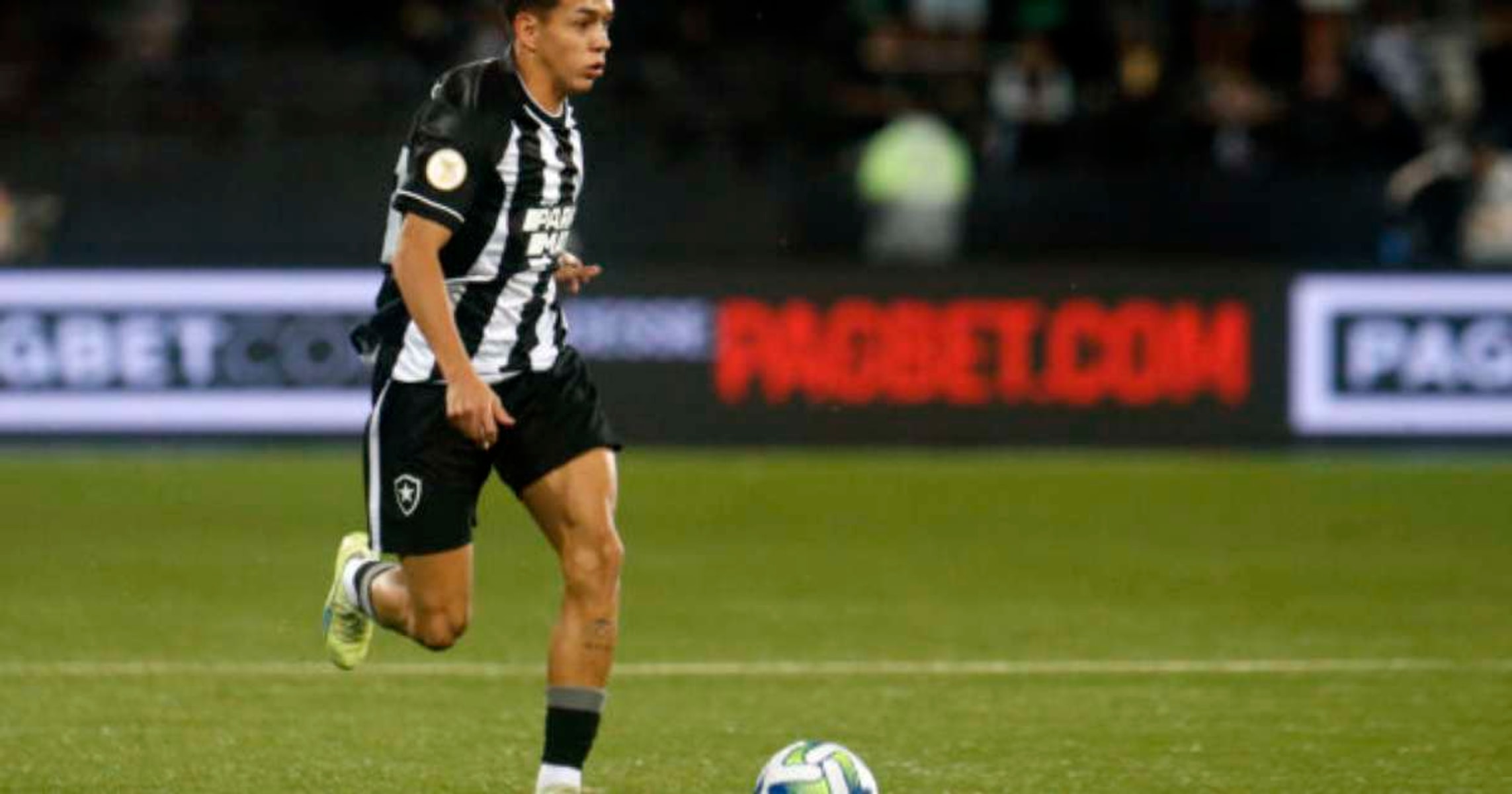 Botafogo sofre novo transfer ban da Fifa e agrava crise nos bastidores em meio a incertezas sobre a SAF