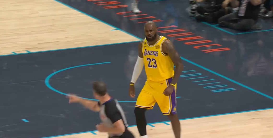 LeBron rebate provocação de torcedor após nova derrota dos Lakers nos playoffs da NBA