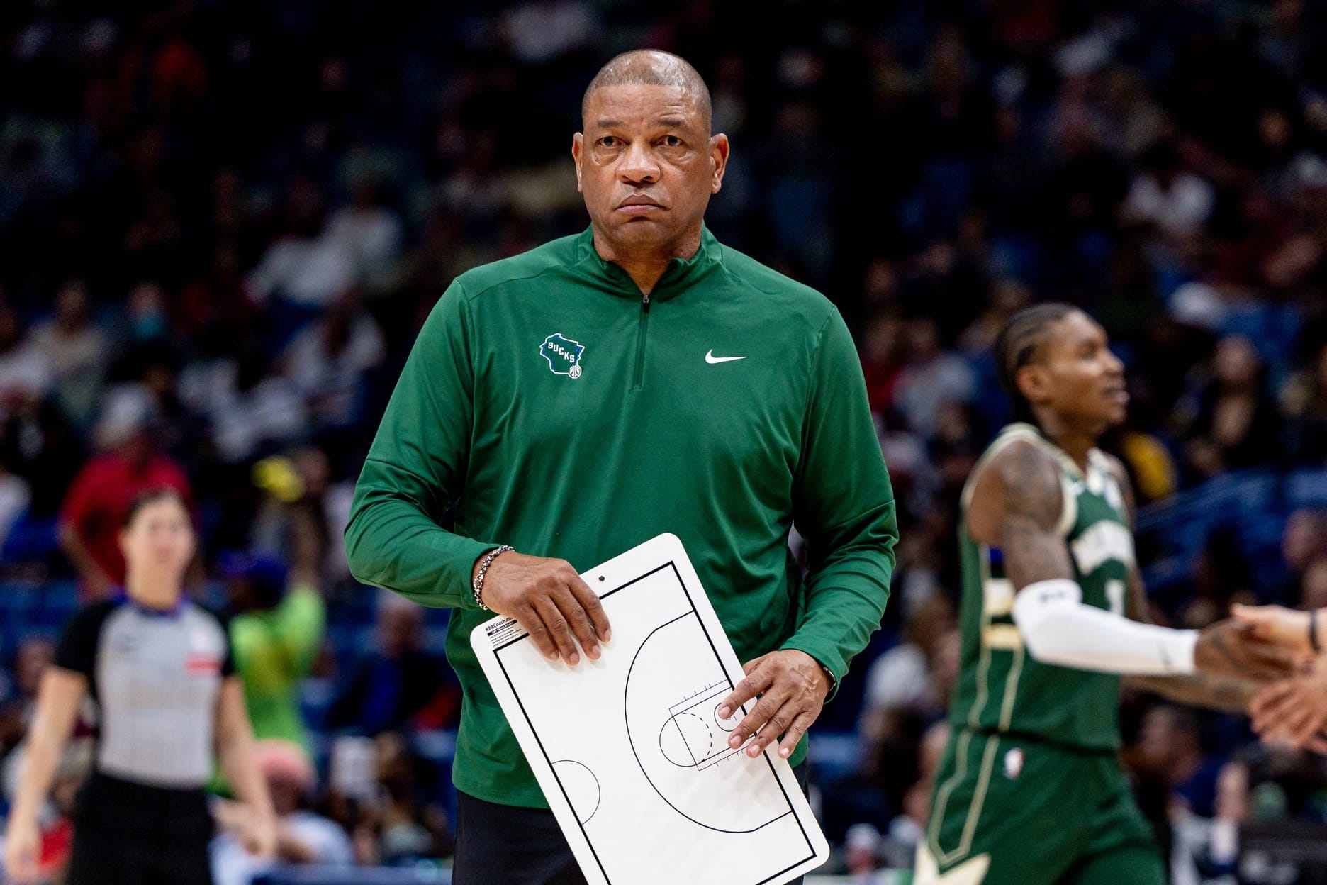 Milwaukee Bucks demitem Doc Rivers após temporada desastrosa e ficam fora dos playoffs da NBA