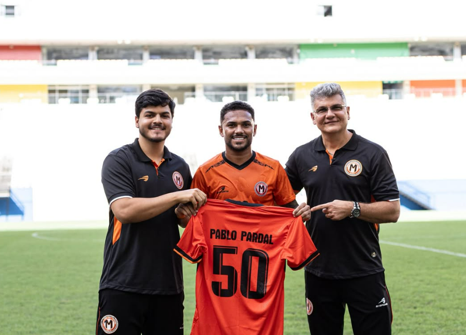 Pablo Pardal é homenageado por completar 50 jogos com a camisa do Manauara