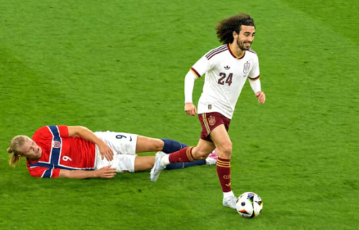 Cucurella promete tatuar técnico se Espanha for campeã da Copa do Mundo