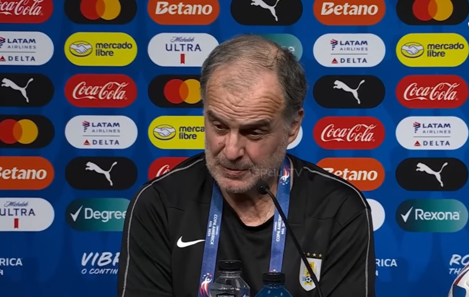 Marcelo Bielsa anuncia saída da seleção do Uruguai após a Copa do Mundo de 2026