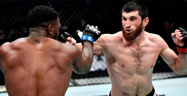 Ankalaev revela trauma após derrota para Poatan e desabafa antes de retorno ao UFC
