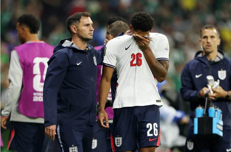 Fifa amplia suspensão de Quansah, e zagueiro desfalca Inglaterra nas quartas e em possível semifinal