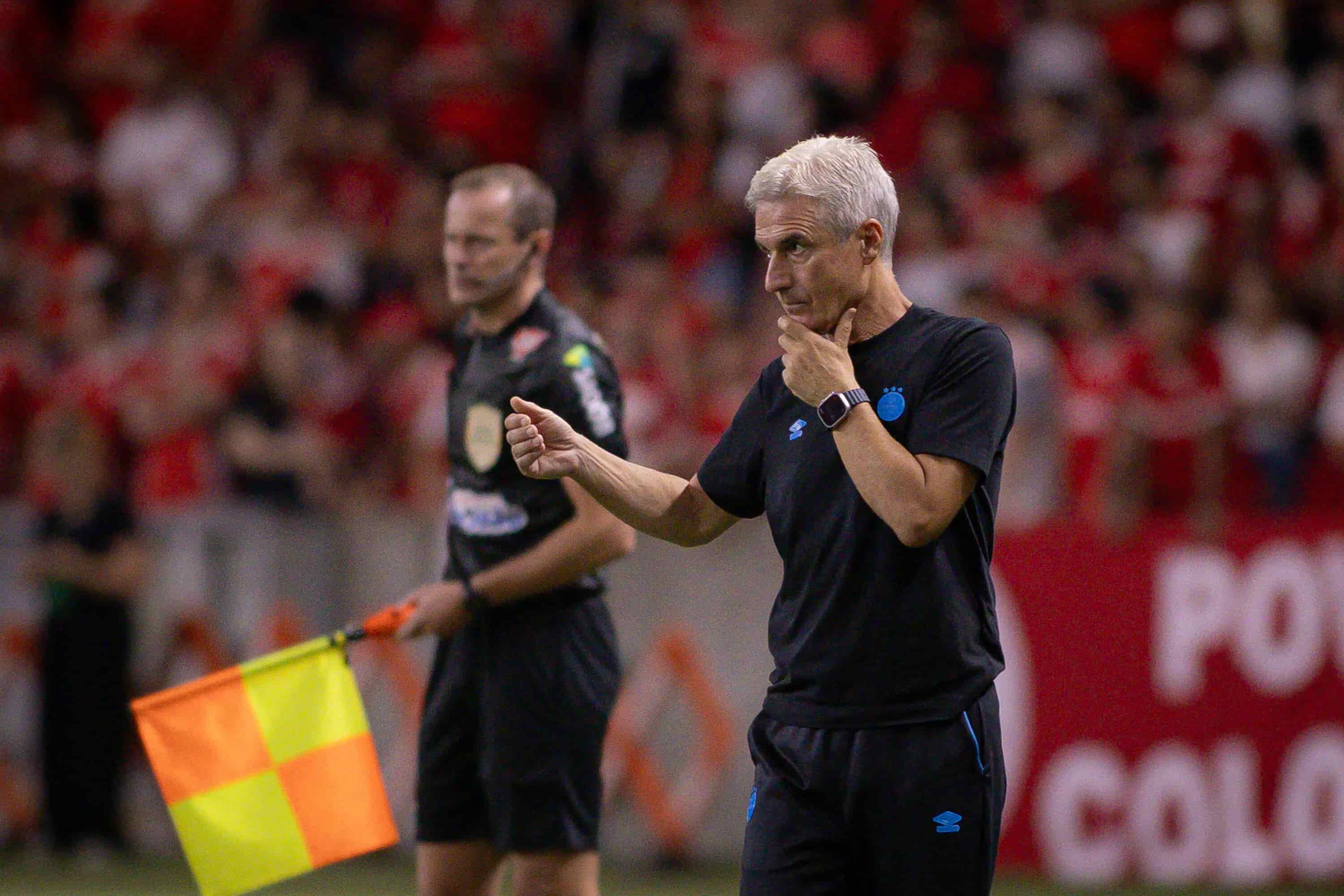 Luís Castro faz autocrítica após derrota do Grêmio: “Trabalho fraco”, admite técnico