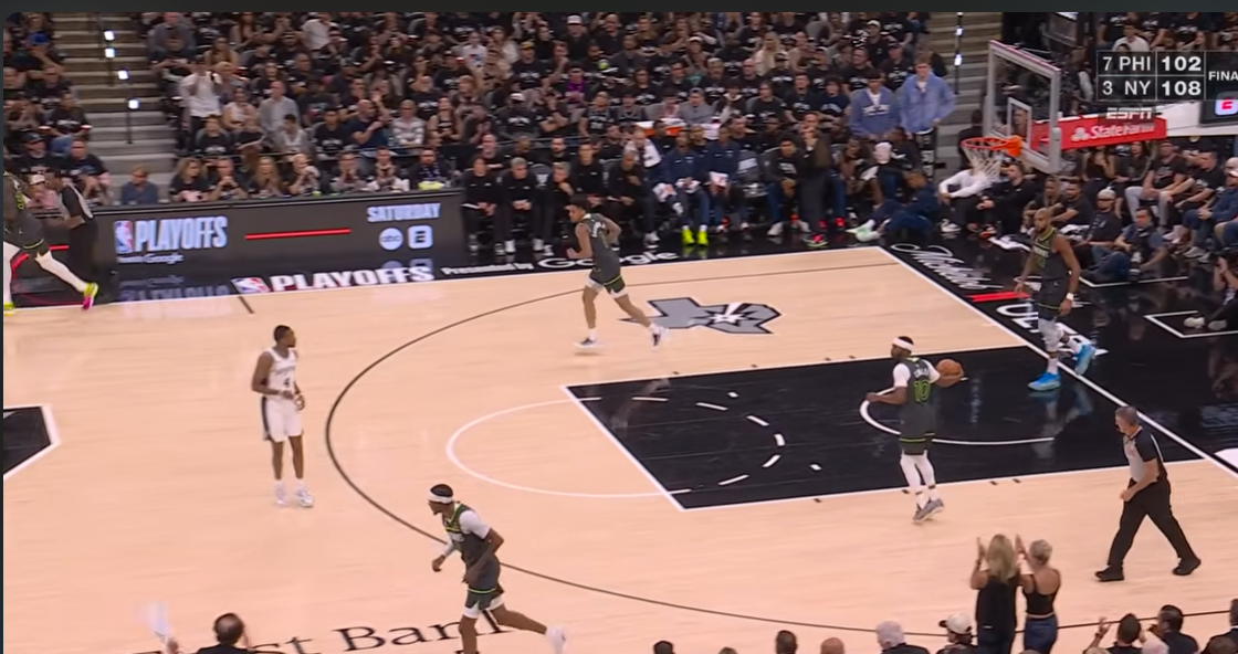 Wembanyama brilha, Spurs atropelam Timberwolves e igualam série nos playoffs da NBA