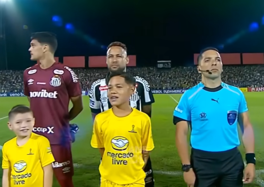 Neymar pede desculpas a Robinho Jr. após polêmica no Santos: “Perdi a cabeça”