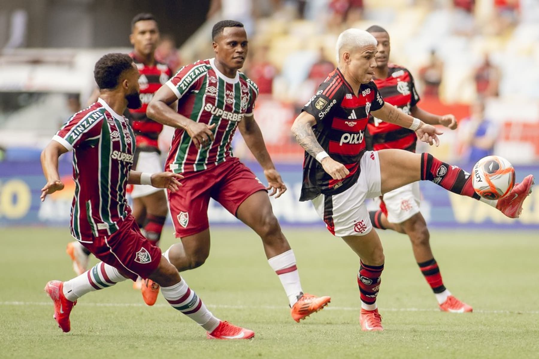 CBF adia Flamengo x Fluminense após pedido do Rubro-Negro e decisão gera debate sobre segurança no Rio