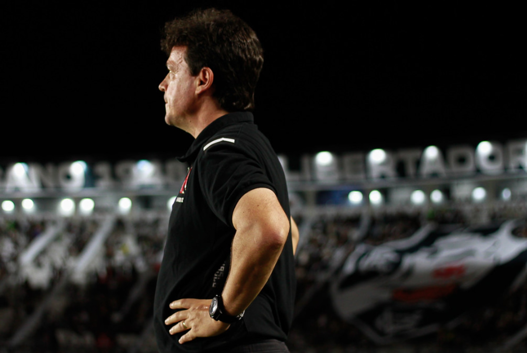 Fernando Diniz assume o Corinthians sob pressão e com missão de reorganizar time em crise