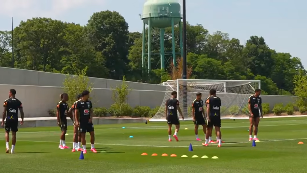 Ancelotti testa mudanças e esboça novo desenho tático da Seleção para enfrentar o Haiti