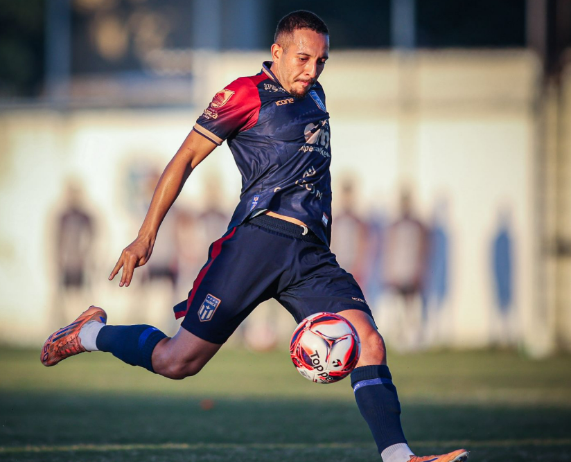 Gol, emoção e a chegada de um filho: Caio Vítor vive sábado inesquecível no Maricá F.C