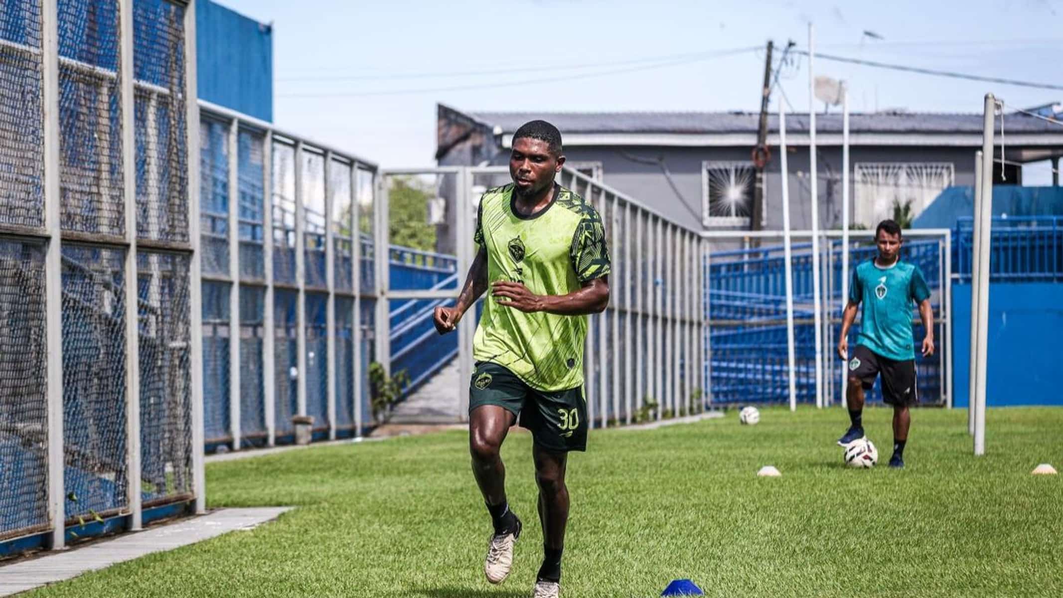 Manaus FC anuncia a contratação do atacante Juan Kelsen para a sequência da temporada