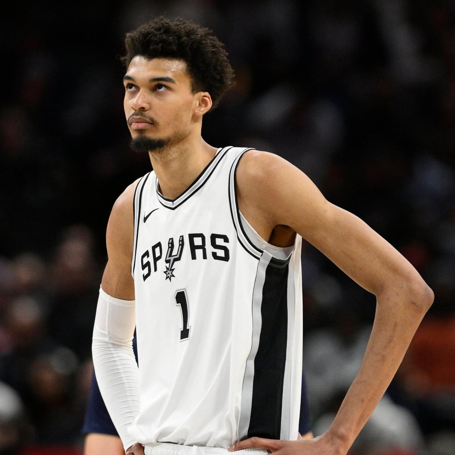 Wembanyama domina com 41 pontos e 18 rebotes, lidera Spurs e faz história na NBA