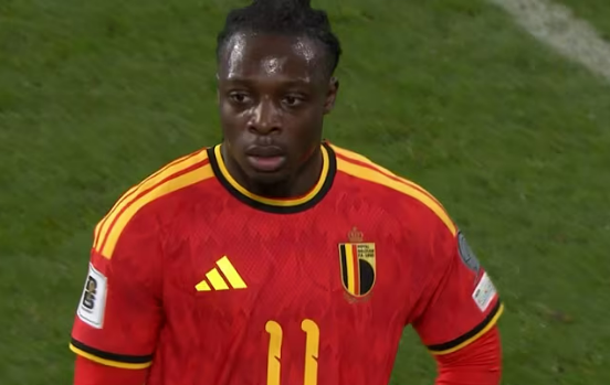 Jeremy Doku deixa Copa para acompanhar nascimento do filho e prepara retorno à seleção da Bélgica