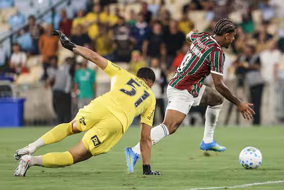 Fluminense domina o Corinthians no Maracanã e segue firme na briga pelo título do Brasileirão