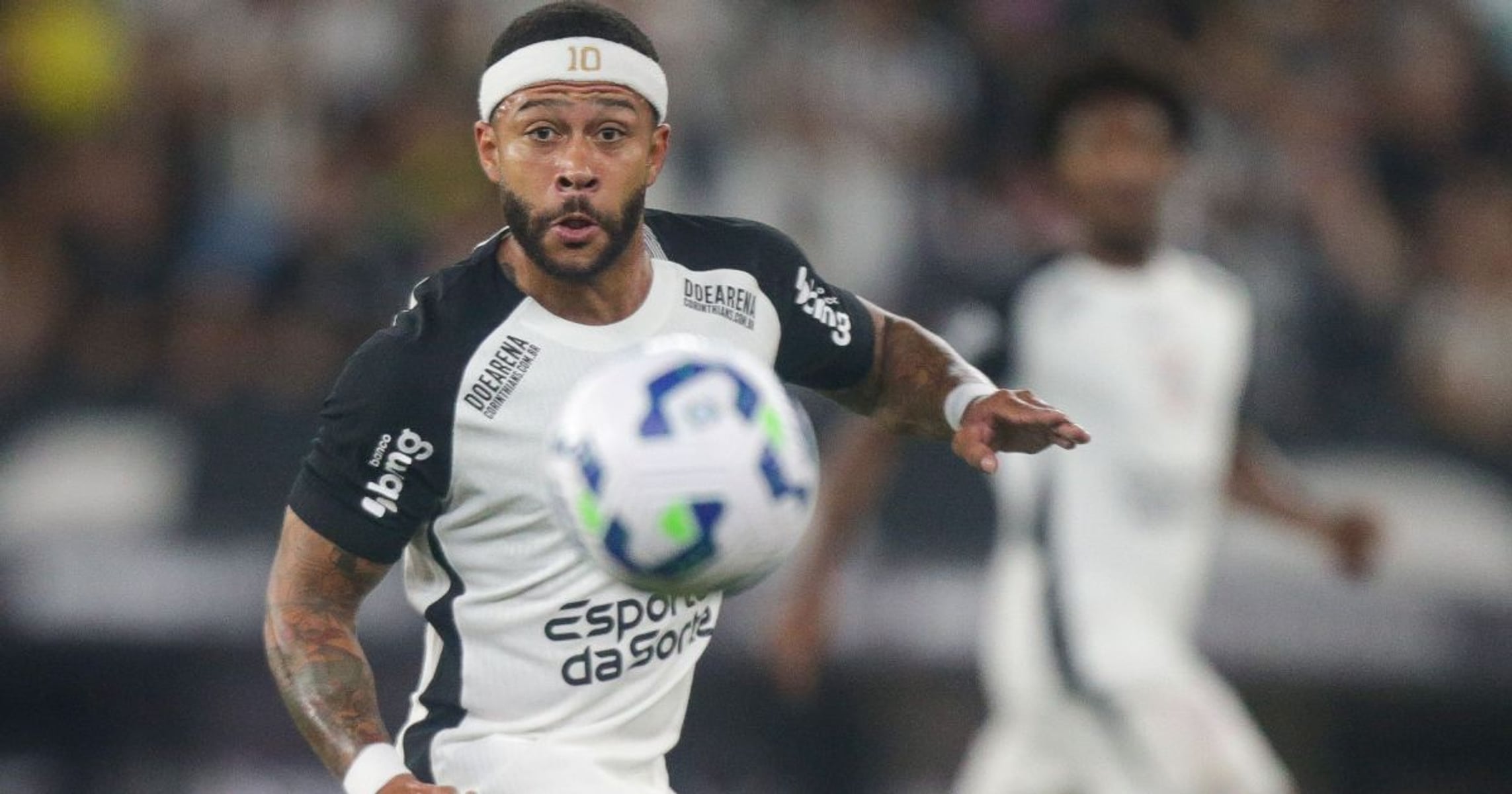 Memphis Depay pode deixar o Corinthians: dívida milionária e impasse travam renovação do atacante