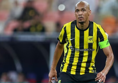 Fabinho deixa o Al-Ittihad e fica livre no mercado; clubes brasileiros monitoram situação