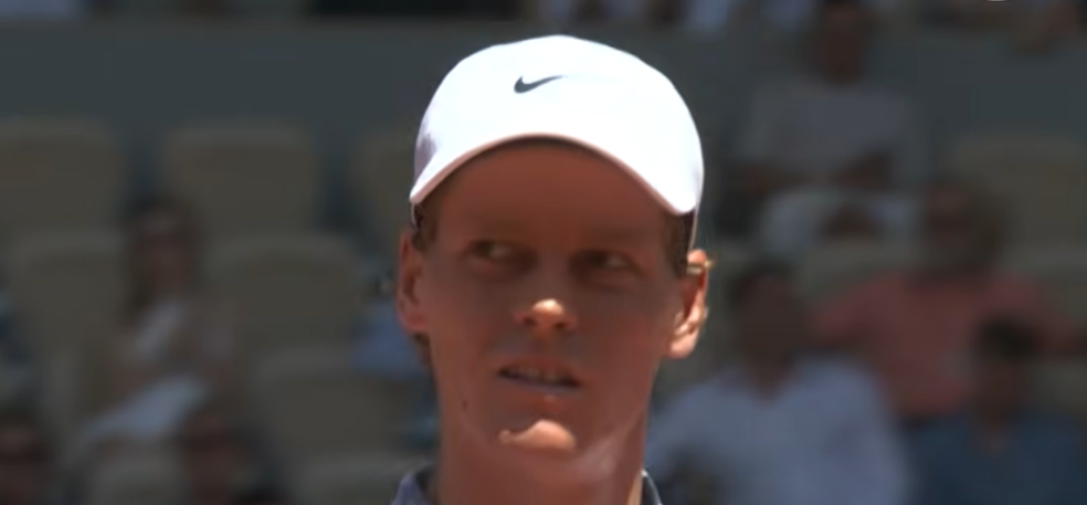 Sinner sofre virada incrível para Cerúndolo e dá adeus precoce a Roland Garros