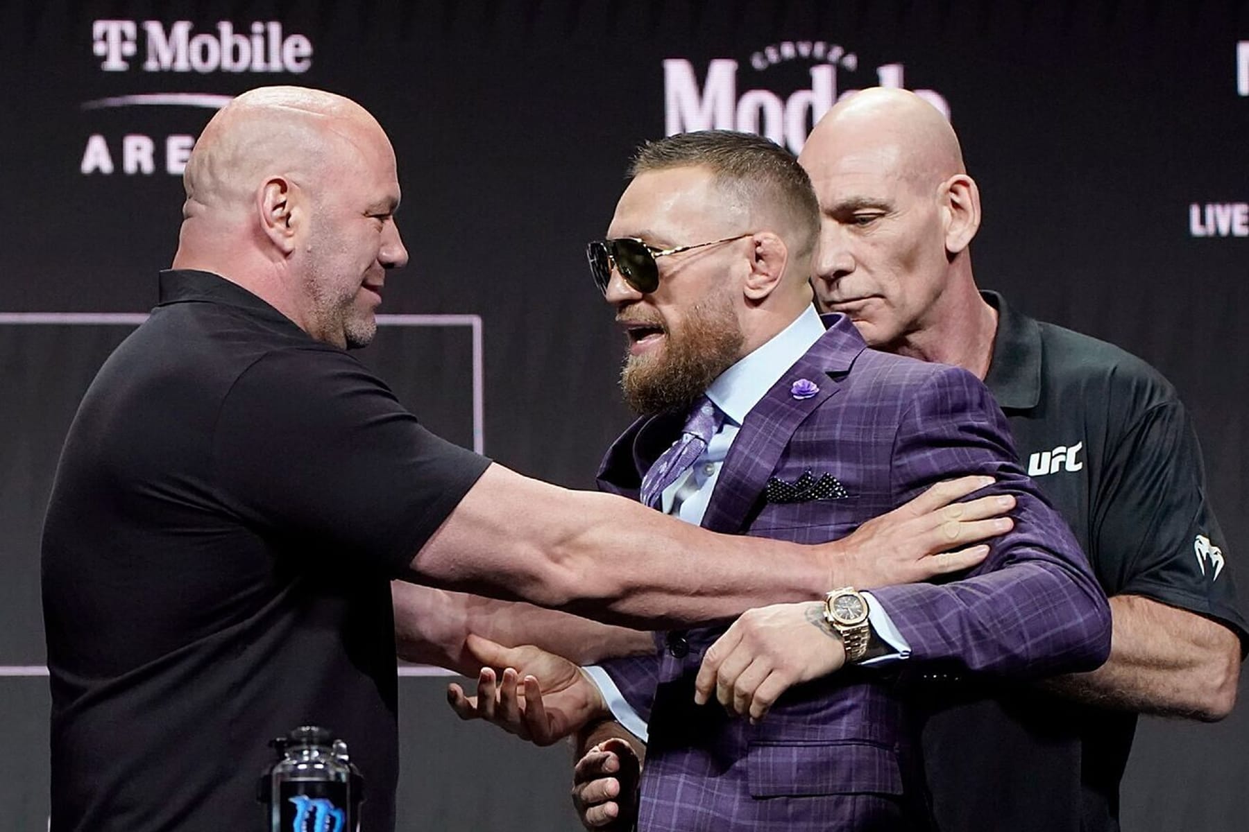 Conor McGregor pode voltar ao UFC: Dana White confirma negociações e irlandês anima fãs nas redes