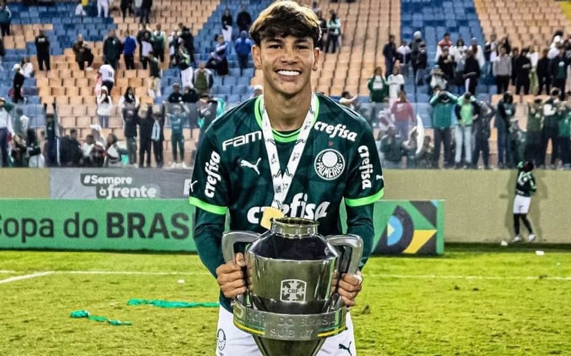 Palmeiras vê nova joia de 16 anos atrair gigantes da Europa e pode receber proposta milionária
