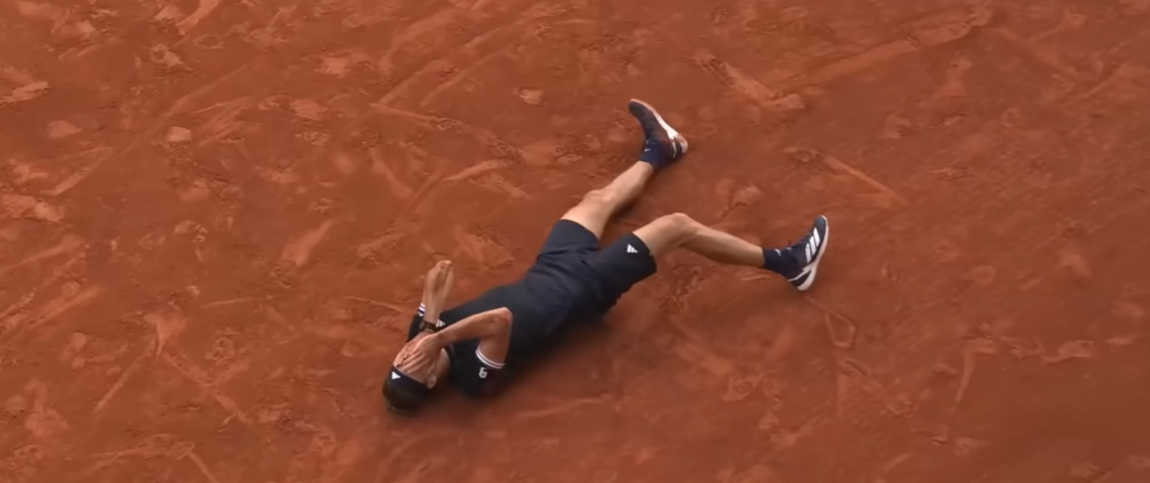 Zverev vence batalha de cinco sets, supera Cobolli e conquista seu primeiro título de Roland Garros