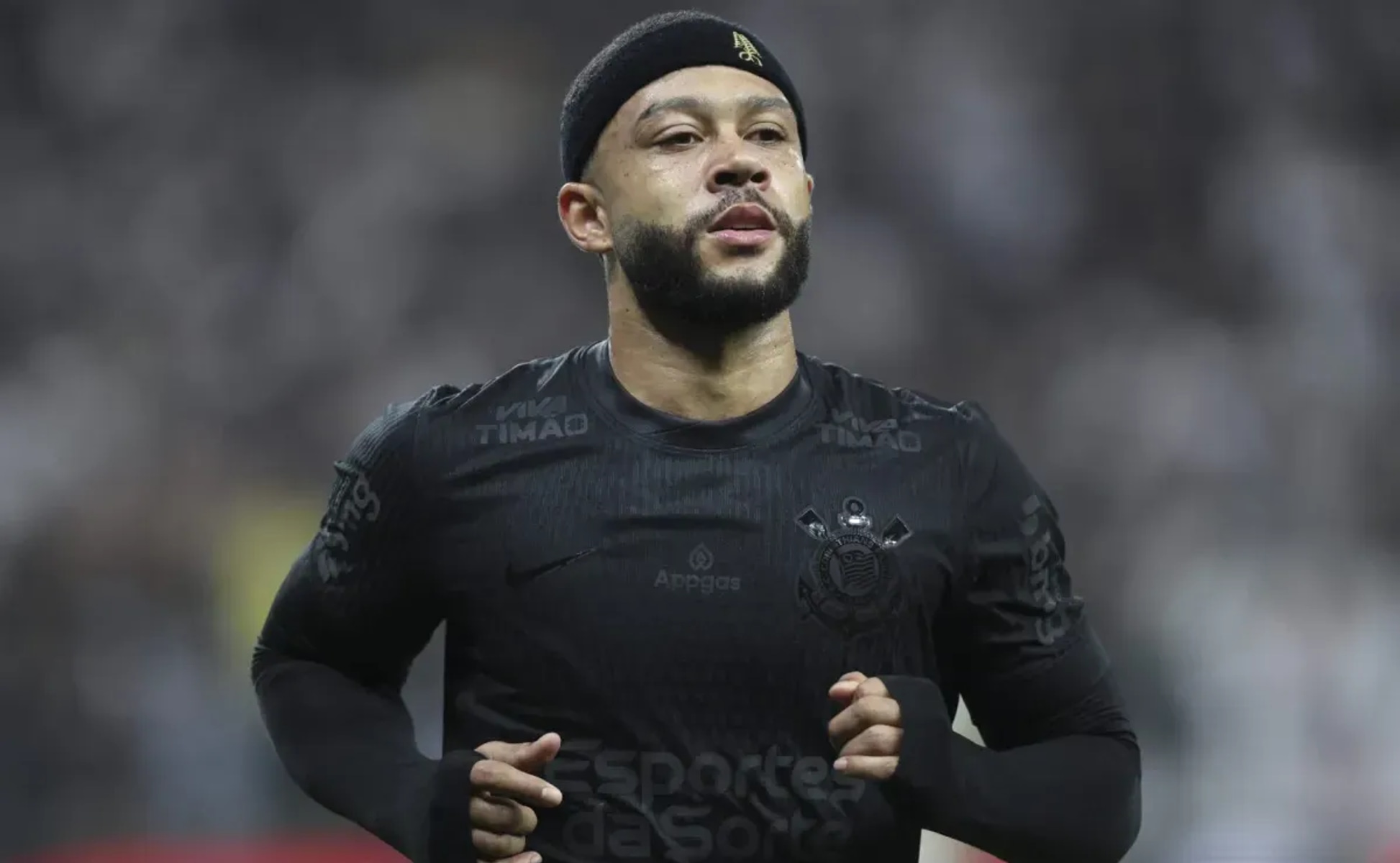 Erro na recuperação de Depay gera atraso, irritação e pressão interna no Corinthians