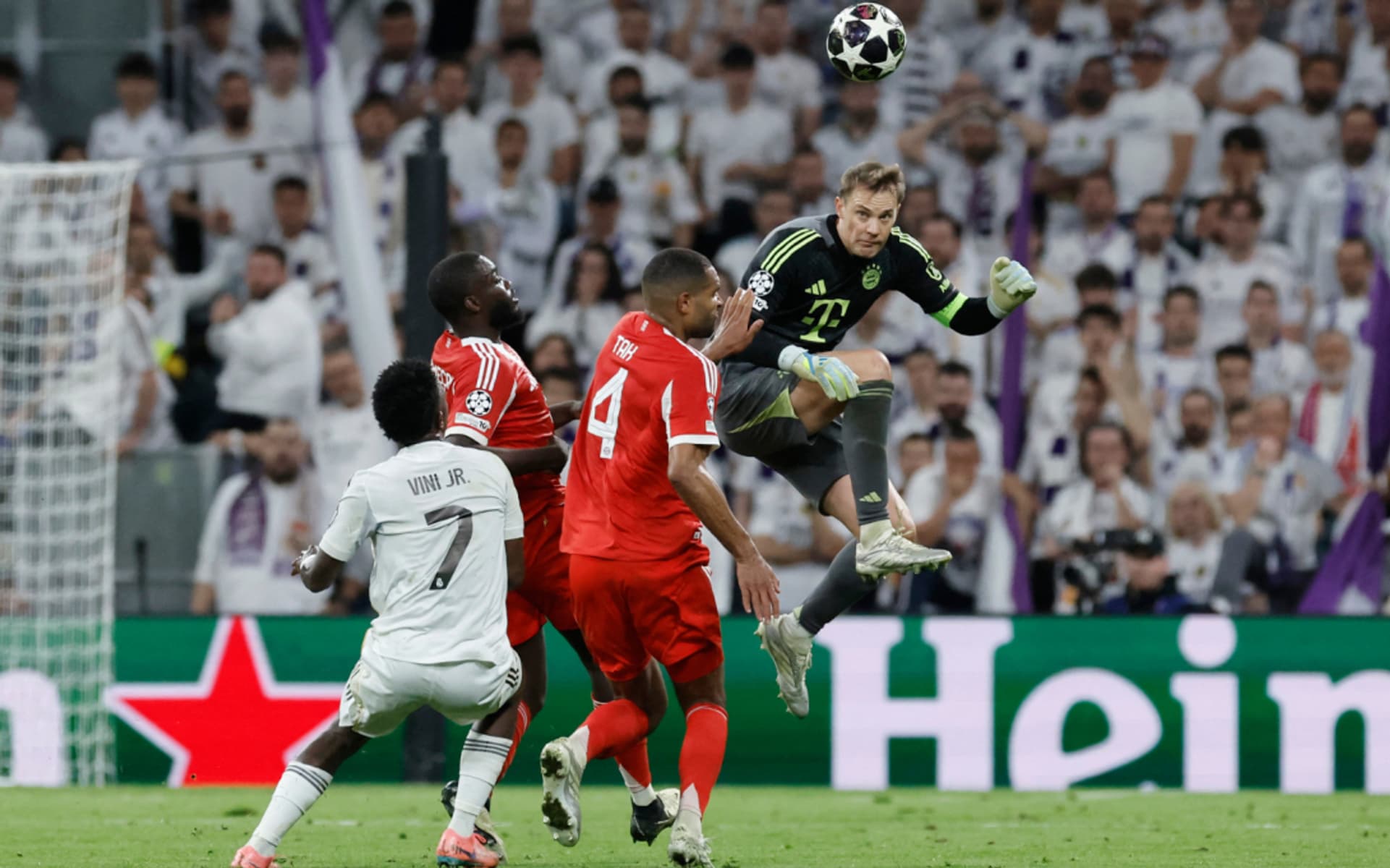 Real Madrid é eliminado pelo Bayern na Champions, e discussão entre Bellingham e Vini Jr. marca clima tenso