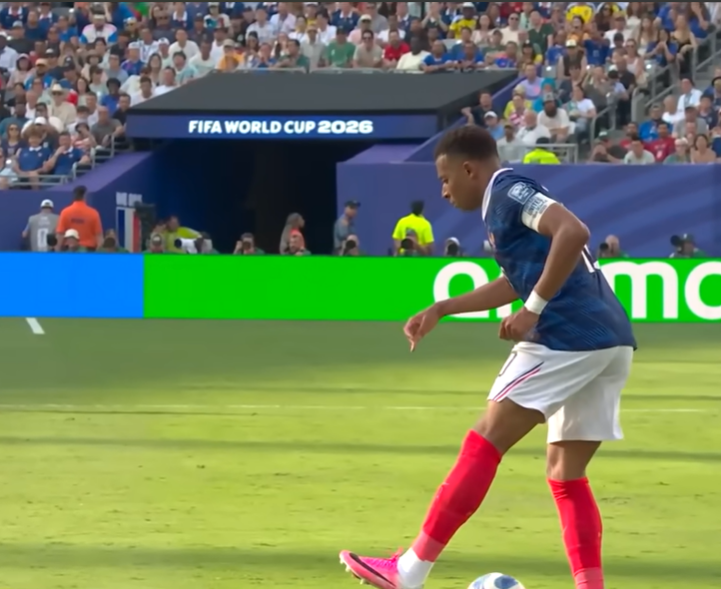 Mbappé minimiza disputa com Messi e mira título da Copa do Mundo: "O objetivo é a taça"