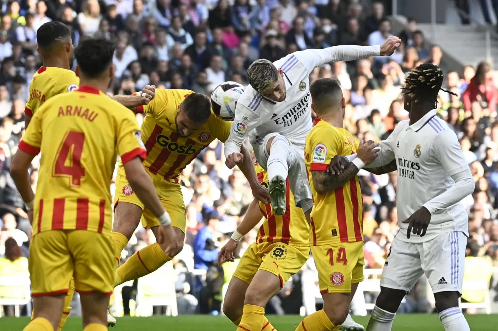 Real Madrid tropeça no Bernabéu, é vaiado e vê título da La Liga mais distante após empate com o Girona