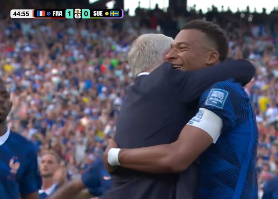 França goleia a Suécia, avança às oitavas da Copa do Mundo e Mbappé faz história