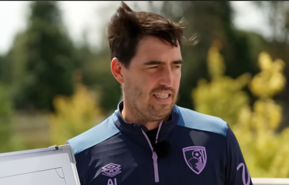 Liverpool encaminha acerto com Andoni Iraola após saída de Arne Slot, diz jornal