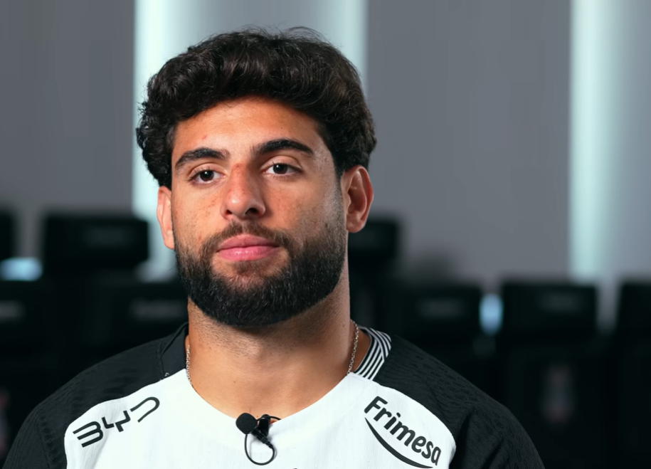 Yuri Alberto celebra quatro anos no Corinthians em meio a indefinição sobre o futuro