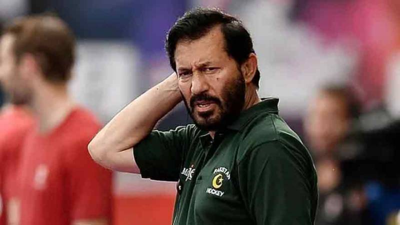 exclusive-sulky-pakistan-hockey-team-flies-for-world-cup-qualifiers