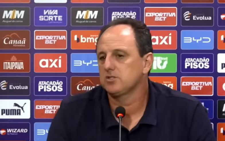 Torcida do Bahia perde a paciência com Rogério Ceni após derrota para o Cruzeiro