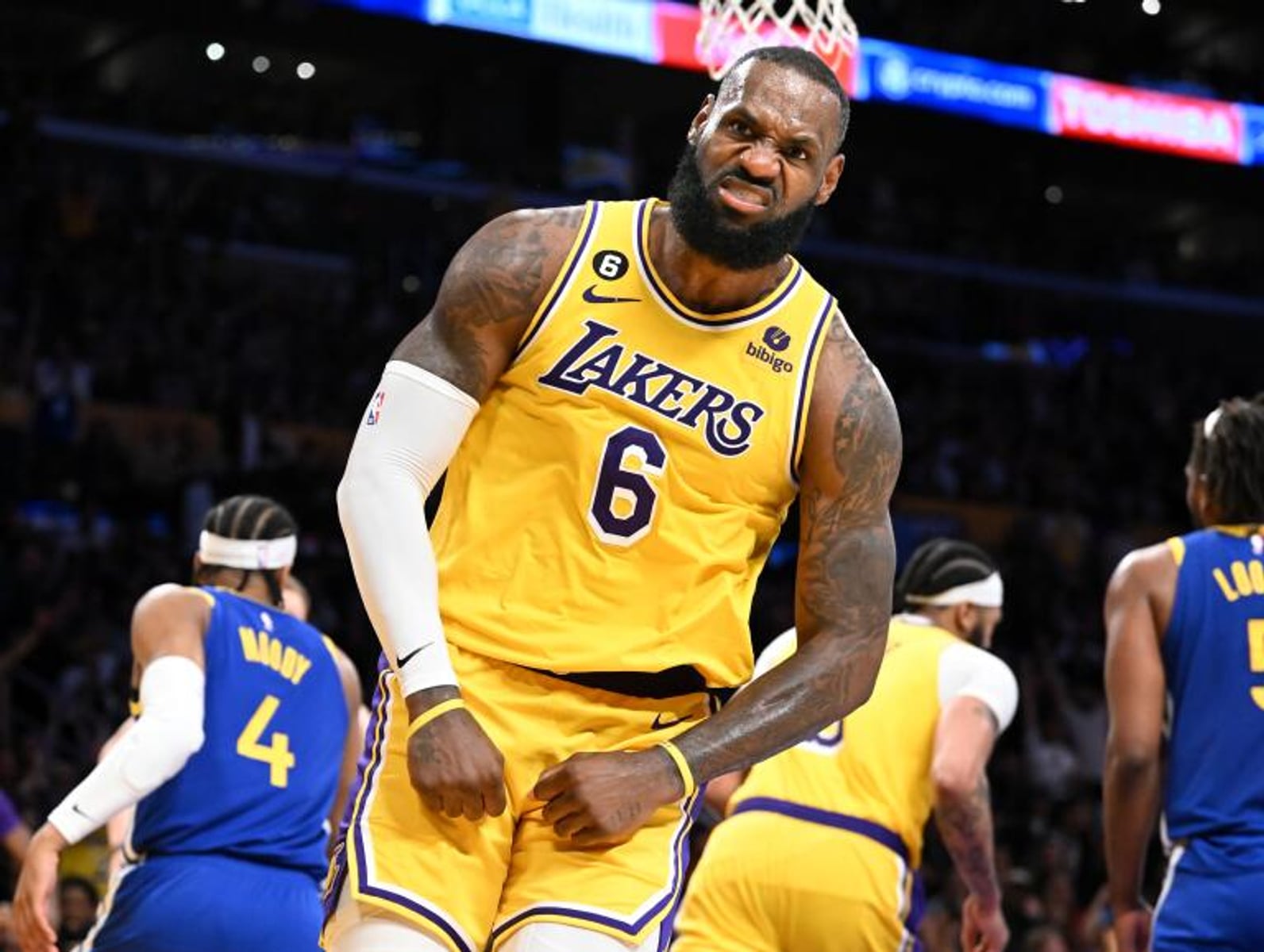 LeBron James brilha, Lakers vencem Warriors e encostam no topo do Oeste da NBA