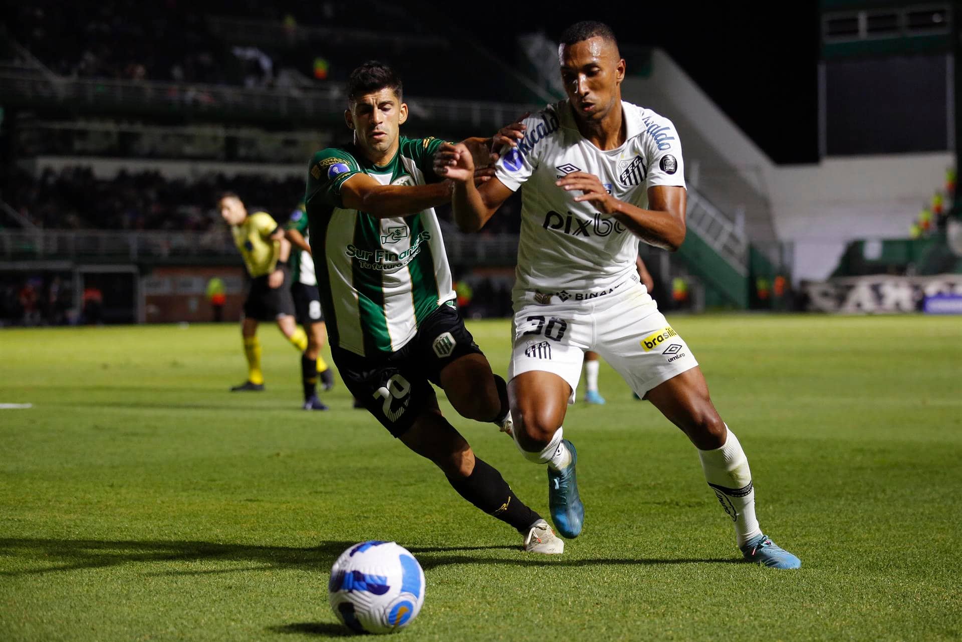 Santos perde com gol olímpico, estreia com derrota na Sul-Americana e liga alerta para sequência da temporada