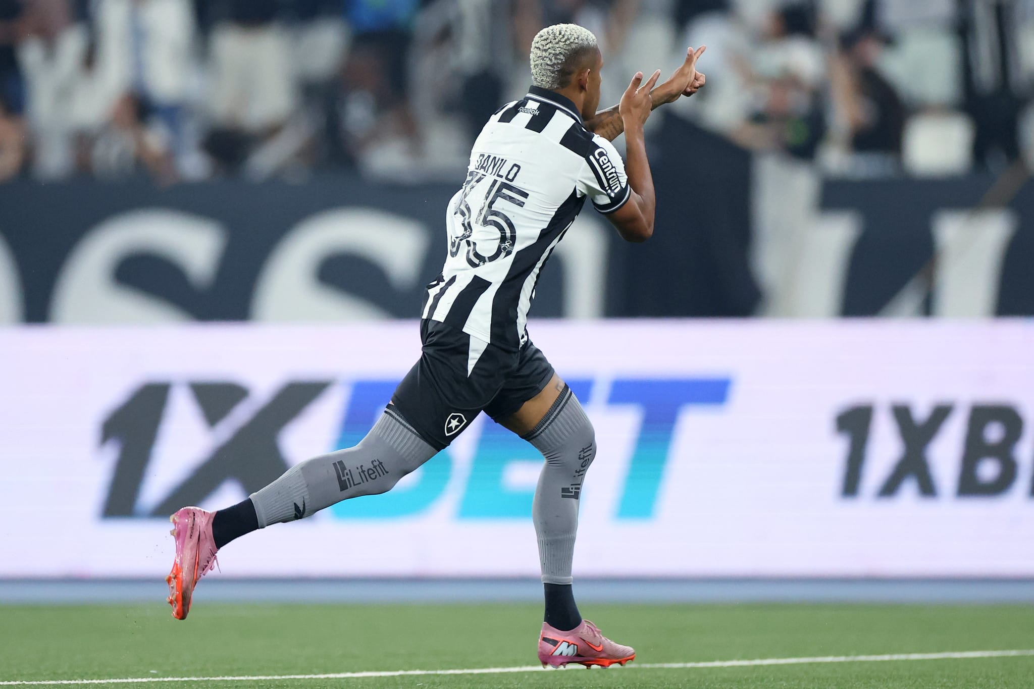 Zenit monitora Danilo, destaque do Botafogo, e pode avançar após a Copa do Mundo