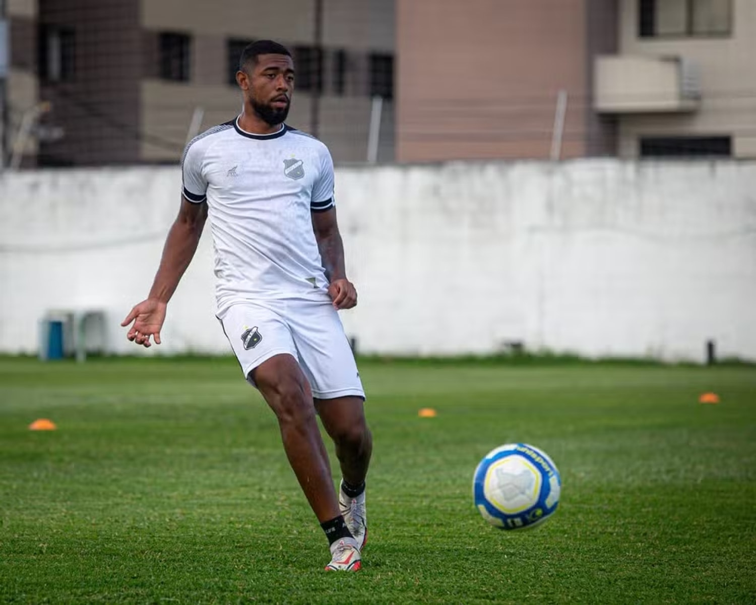 Ex-Botafogo, zagueiro Paulo César reforça o Maricá F.C para a temporada 2026