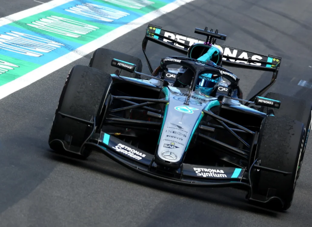 George Russell detona Mercedes após abandono na Bélgica: "Inaceitável"