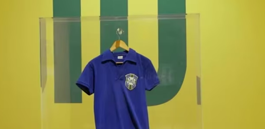 Camisa de Pelé na final da Copa de 1958 é leiloada por quase R$ 25 milhões e entra para a história