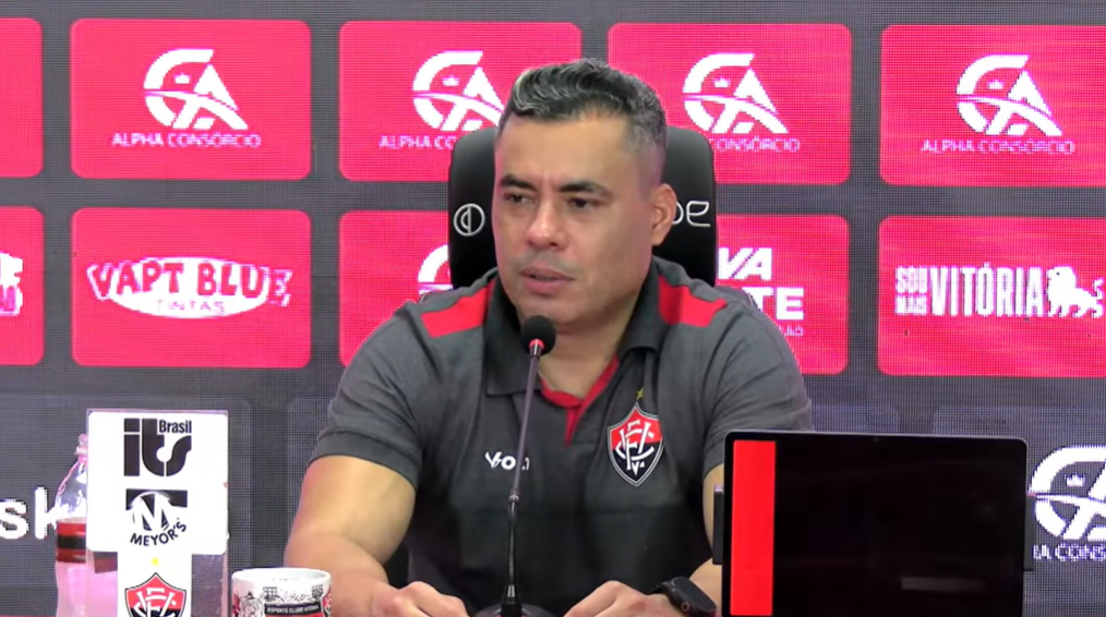 Vitória elimina Flamengo e Jair Ventura exalta feito: “Organização e dedicação fizeram a diferença”
