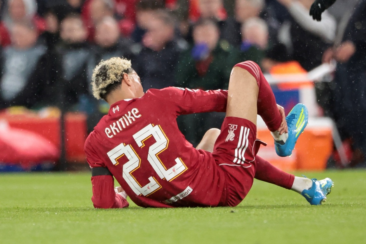Ekitike rompe tendão de Aquiles em jogo da Champions e está fora da Copa do Mundo