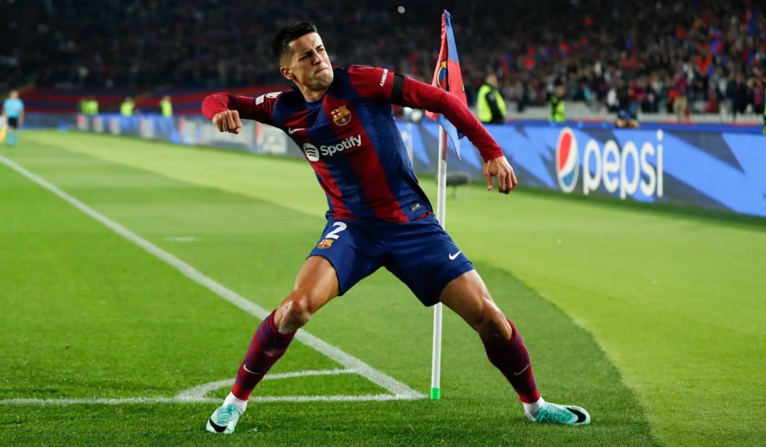 Barcelona tenta manter Cancelo, mas impasse com Al-Hilal e desejo pelo Benfica agitam mercado