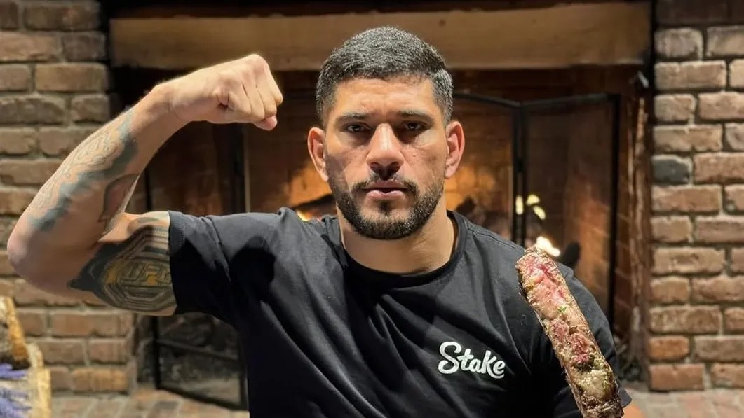 Alex Pereira Confirms Relationship with Tracy Cortez on Social Media