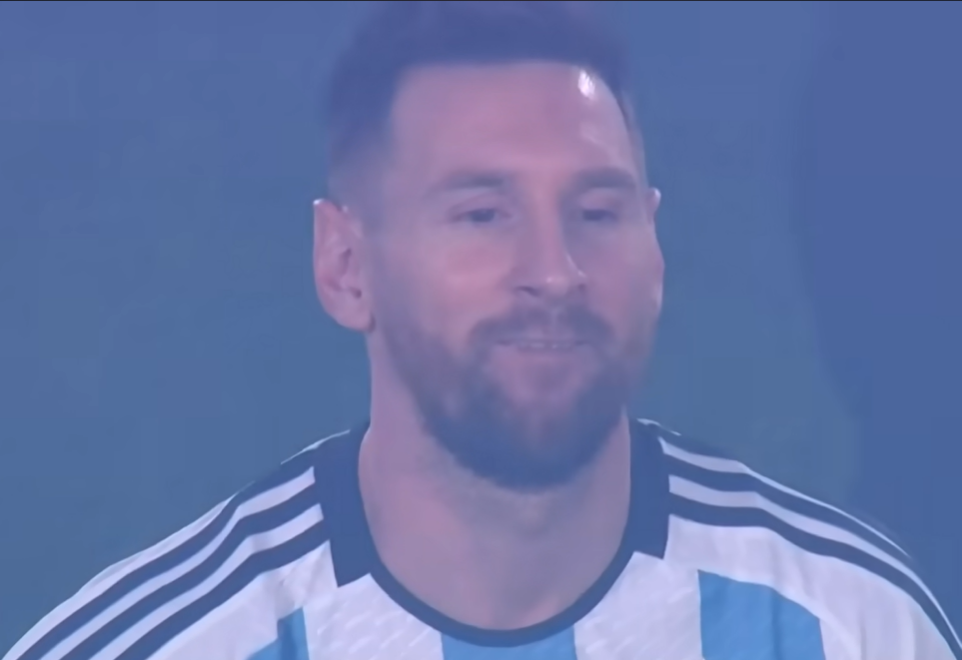 Messi completa 39 anos, ganha festa surpresa na Copa e celebra fase histórica com a Argentina