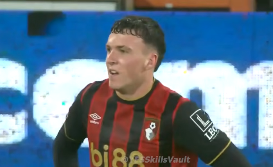 Bournemouth afasta Alex Jimenez após vazamento de supostas conversas com adolescente
