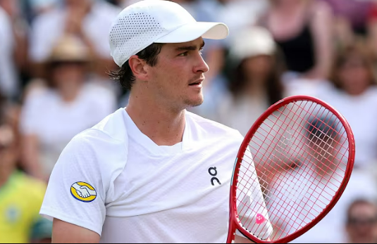 João Fonseca vence com autoridade e avança à terceira rodada de Wimbledon sem perder sets