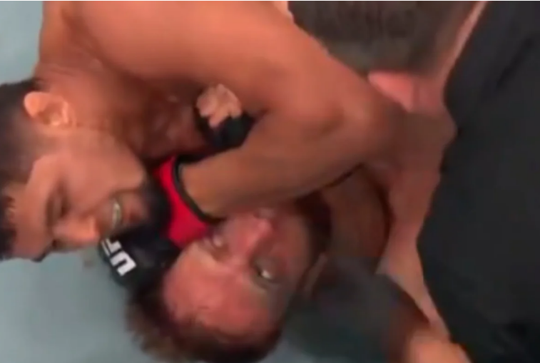 UFC Fight Night: Nursulton Ruziboev apaga rival com mata-leão e vence por finalização no 1º round