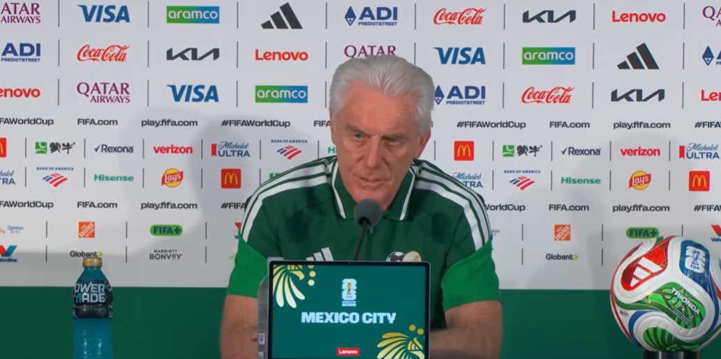 Técnico da África do Sul detona arbitragem de Wilton Pereira após derrota para o México